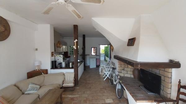 Villa
                                                                                                                                                                                                                                                                                                                        5 pièce(s)                                                                                                                                                                                                          4 chambre(s)                                                                                                                                                                                                          90  m²