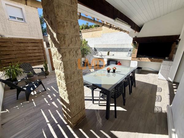 Grande maison de village - Uchaud - cour et parking privatifs