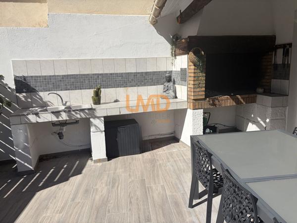 Grande maison de village - Uchaud - cour et parking privatifs