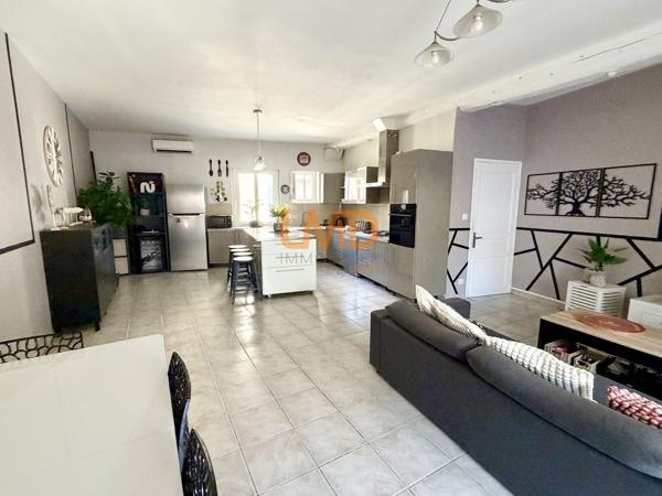 Grande maison de village - Uchaud - cour et parking privatifs