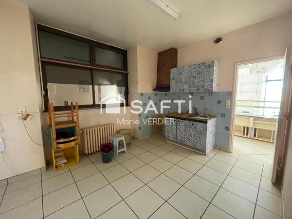 Local commercial de 200 m2 avec emplacement stratégique