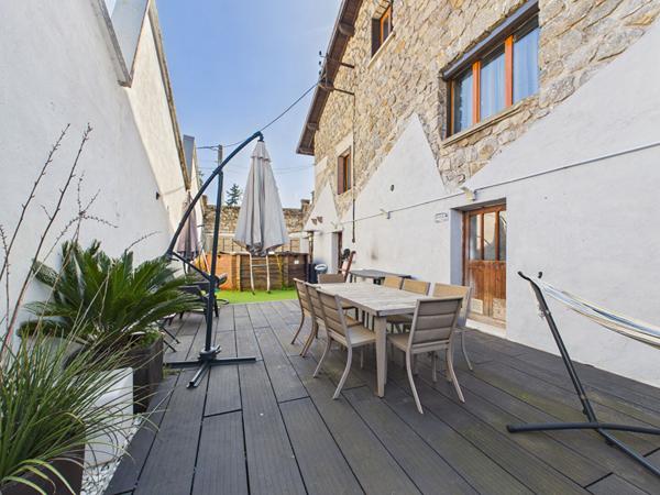 Maison de caractère rénovée, 5 chambres , Jardin intimiste.