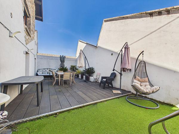 Maison de caractère rénovée, 5 chambres , Jardin intimiste.