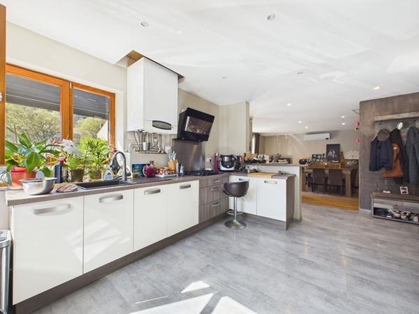 Maison de caractère rénovée, 5 chambres , Jardin intimiste.