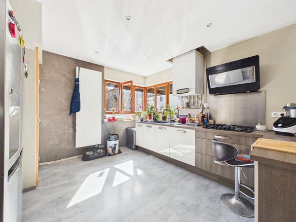 Maison de caractère rénovée, 5 chambres , Jardin intimiste.