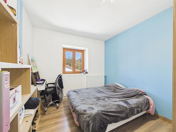 Maison de caractère rénovée, 5 chambres , Jardin intimiste.