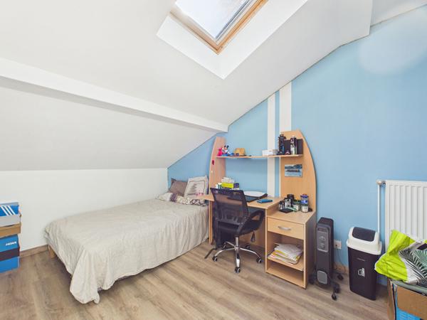 Maison de caractère rénovée, 5 chambres , Jardin intimiste.