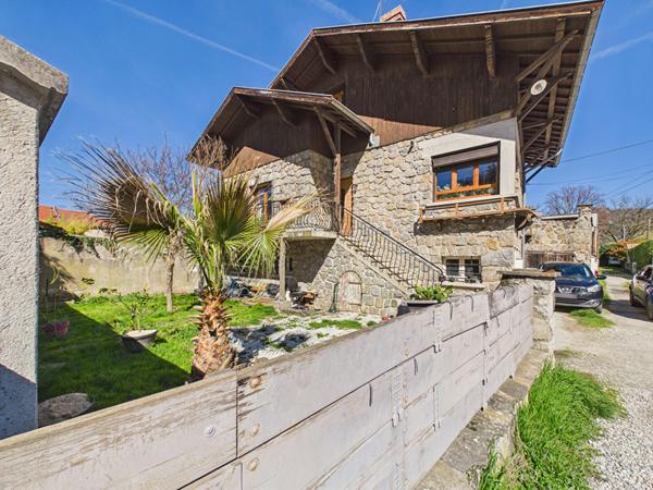 Maison de caractère rénovée, 5 chambres , Jardin intimiste.