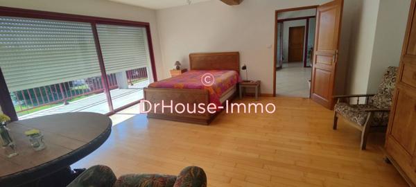 Bien immobilier à vendre 8 pièces de 250 m²