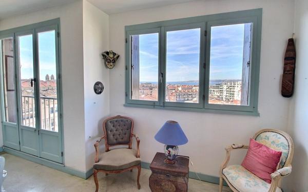 Appartement à vendre    2 pièces • 75 m2 Marseille 2