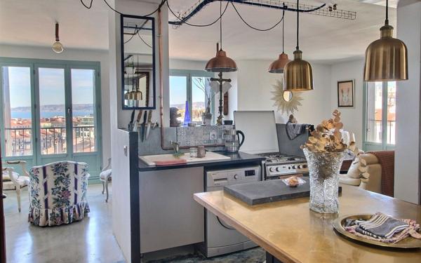 Appartement à vendre    2 pièces • 75 m2 Marseille 2