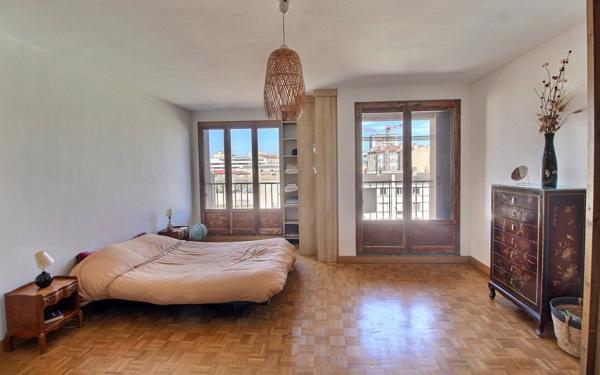 Appartement à vendre    2 pièces • 75 m2 Marseille 2