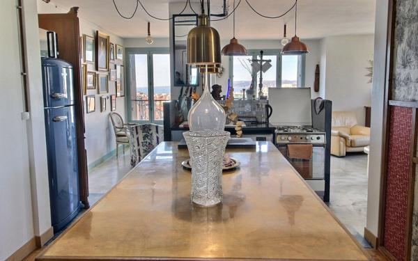 Appartement à vendre    2 pièces • 75 m2 Marseille 2