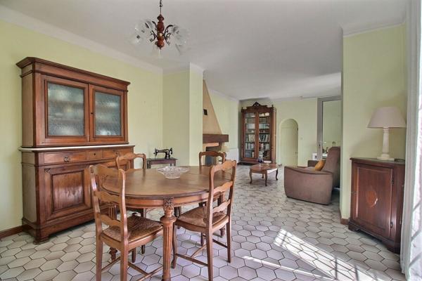 Maison Provençale à Vendre à Avignon - 4 Pièces, 80 m², Jardin et Garage