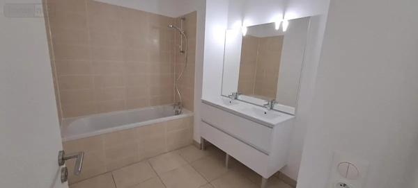 Location - Appartement Rivery 80136 77 m 2