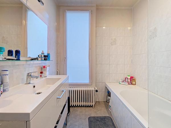 MAISON ANCIENNE 4 CHAMBRES  AVEC JARDIN