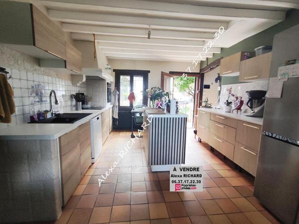 Maison  à vendre de 11 pièces 8 chambres  218 m2 avec piscine ensemble immobilier