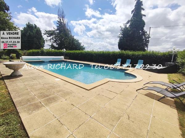 Maison  à vendre de 11 pièces 8 chambres  218 m2 avec piscine ensemble immobilier