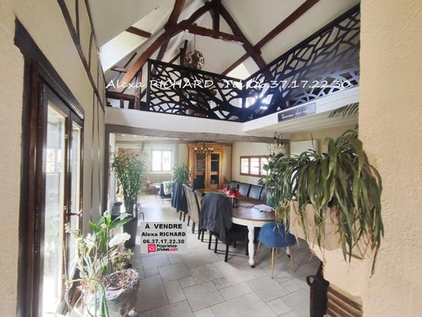 Maison  à vendre de 11 pièces 8 chambres  218 m2 avec piscine ensemble immobilier