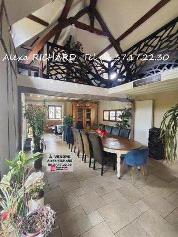 Maison  à vendre de 11 pièces 8 chambres  218 m2 avec piscine ensemble immobilier