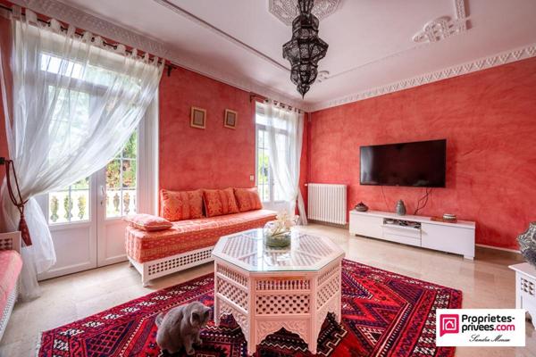 Élégante maison de 236 m² sur un terrain de 1 400 m²