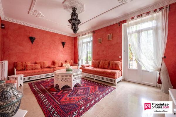 Élégante maison de 236 m² sur un terrain de 1 400 m²