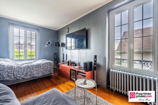 Élégante maison de 236 m² sur un terrain de 1 400 m²