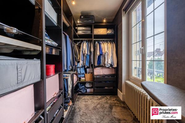 Élégante maison de 236 m² sur un terrain de 1 400 m²