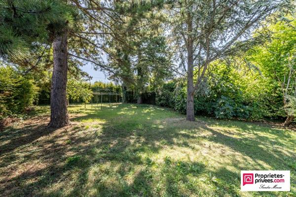 Élégante maison de 236 m² sur un terrain de 1 400 m²