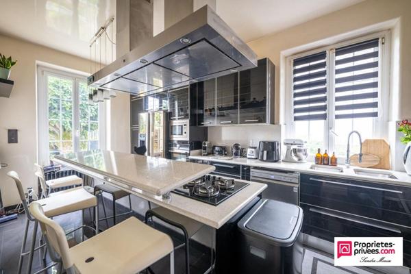 Élégante maison de 236 m² sur un terrain de 1 400 m²