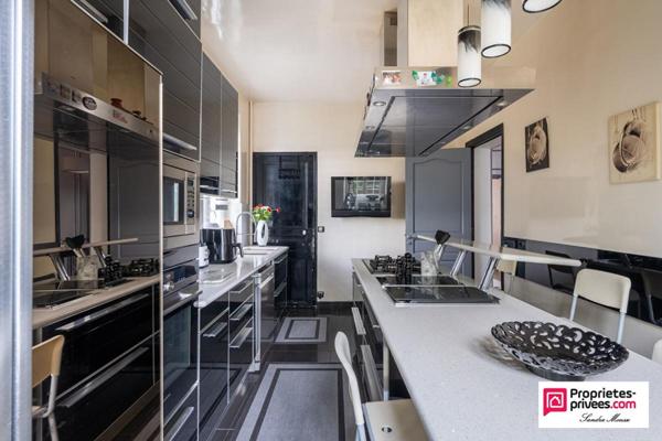 Élégante maison de 236 m² sur un terrain de 1 400 m²