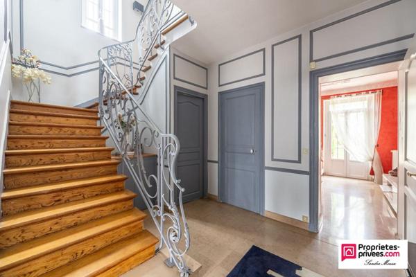 Élégante maison de 236 m² sur un terrain de 1 400 m²