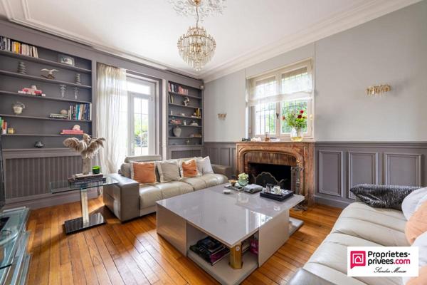 Élégante maison de 236 m² sur un terrain de 1 400 m²