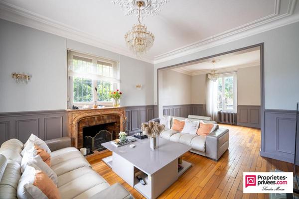 Élégante maison de 236 m² sur un terrain de 1 400 m²