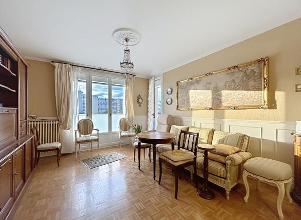 Appartement 4 pièces à vendre au 6ème étage en plein centre-ville de Melun