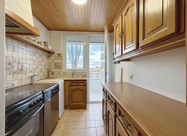 Appartement 4 pièces à vendre au 6ème étage en plein centre-ville de Melun