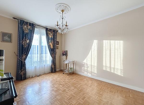 Appartement 4 pièces à vendre au 6ème étage en plein centre-ville de Melun