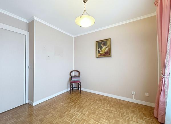 Appartement 4 pièces à vendre au 6ème étage en plein centre-ville de Melun