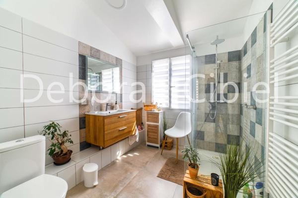 Maison cinq pièces  avec jardinet