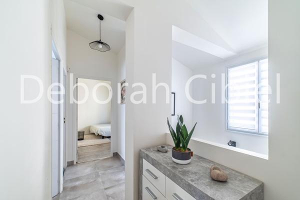 Maison cinq pièces  avec jardinet