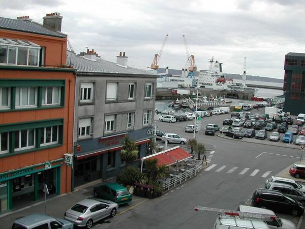 A LOUER - PORT DE COMMERCE - T3 PARFAIT ETAT