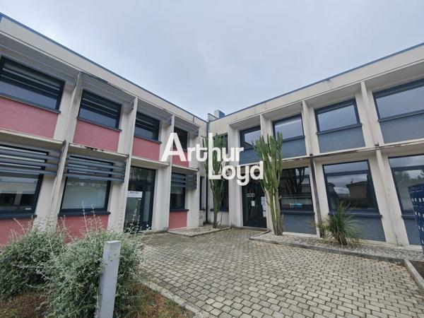 A LOUER BUREAUX DE 190M² + 7 PLACES DE PARKING EN PARFAIT ETAT AVEC VUE DEGAGEE SUR ST PAUL DE VENCE