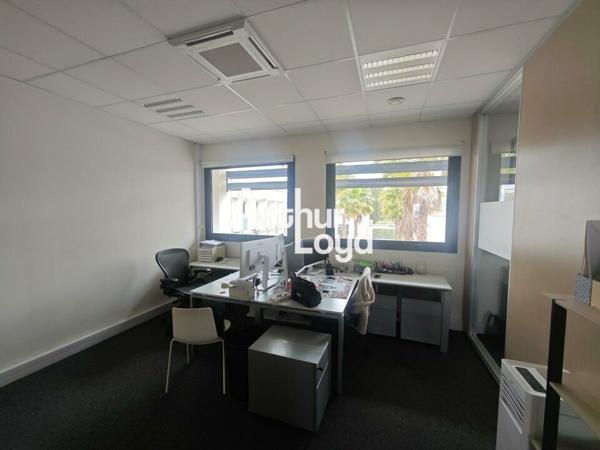 A LOUER BUREAUX DE 190M² + 7 PLACES DE PARKING EN PARFAIT ETAT AVEC VUE DEGAGEE SUR ST PAUL DE VENCE