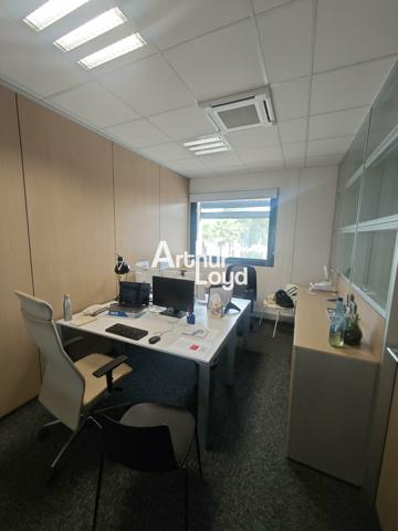 A LOUER BUREAUX DE 190M² + 7 PLACES DE PARKING EN PARFAIT ETAT AVEC VUE DEGAGEE SUR ST PAUL DE VENCE