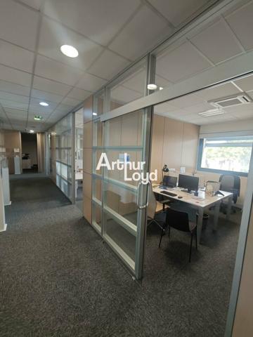 A LOUER BUREAUX DE 190M² + 7 PLACES DE PARKING EN PARFAIT ETAT AVEC VUE DEGAGEE SUR ST PAUL DE VENCE