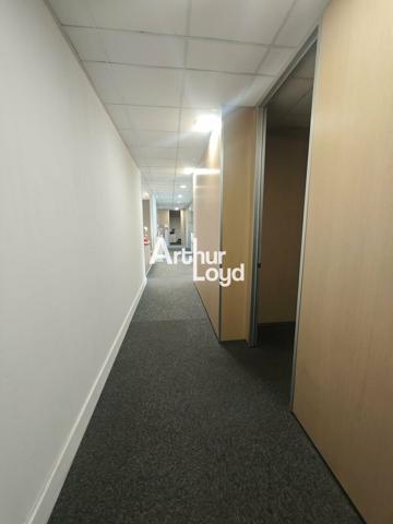 A LOUER BUREAUX DE 190M² + 7 PLACES DE PARKING EN PARFAIT ETAT AVEC VUE DEGAGEE SUR ST PAUL DE VENCE
