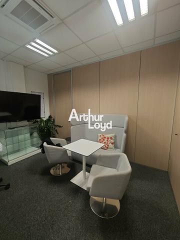 A LOUER BUREAUX DE 190M² + 7 PLACES DE PARKING EN PARFAIT ETAT AVEC VUE DEGAGEE SUR ST PAUL DE VENCE
