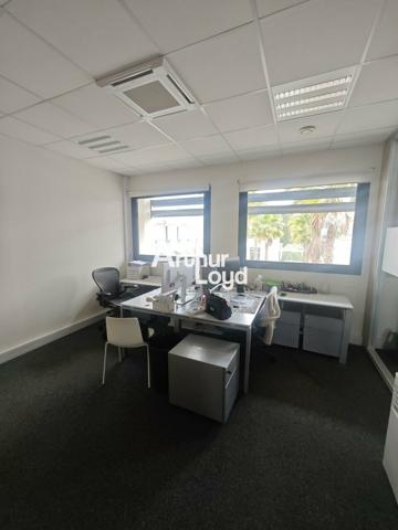 A LOUER BUREAUX DE 190M² + 7 PLACES DE PARKING EN PARFAIT ETAT AVEC VUE DEGAGEE SUR ST PAUL DE VENCE