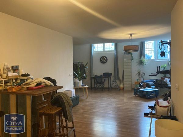 Appartement à louer 1 pièce 64m²