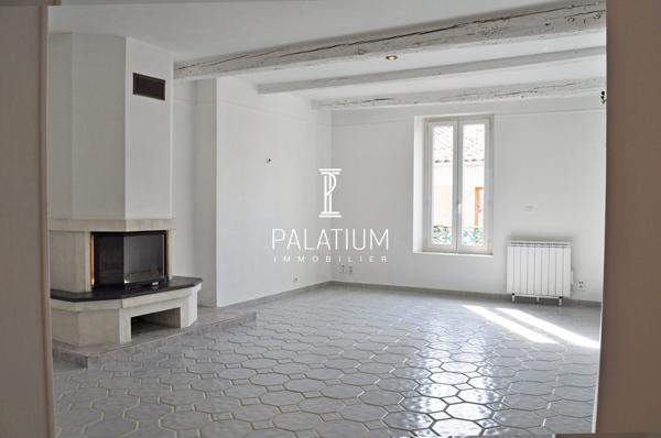 Duplex 87 m² avec terrasse – Centre historique de Sisteron